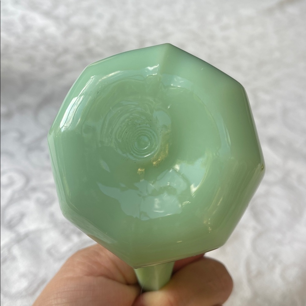 Vintage Jadeite green glass Pitcher - Picture 6 of 8